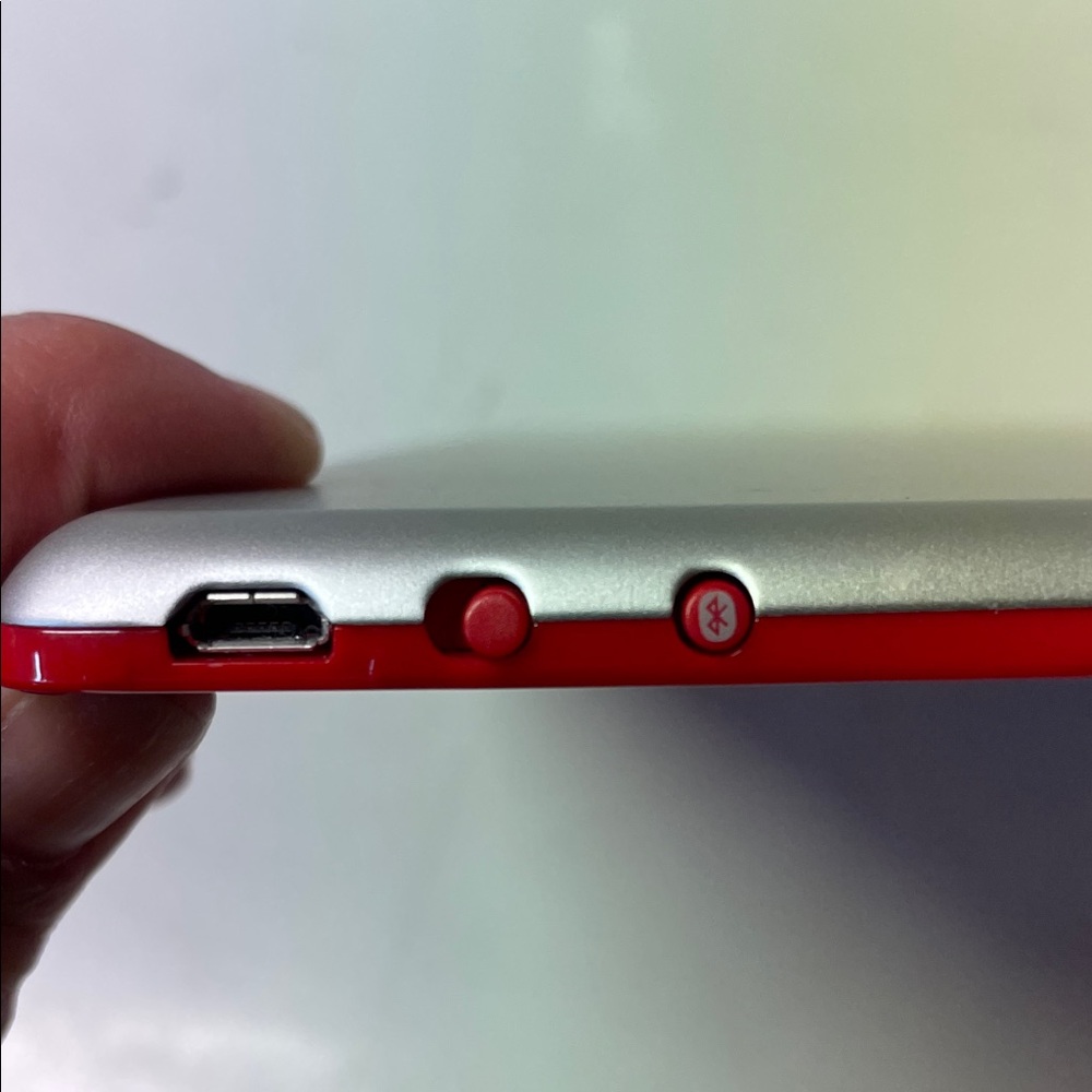 Logitech Vibrant Red Tablet Keyboard - Picture 4 of 4
